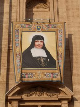 Santa Nazaria - Hermanas Misioneras de la Iglesia - Papa Francisco I - Roma - CMU Mara - Colegio Mayor Mara